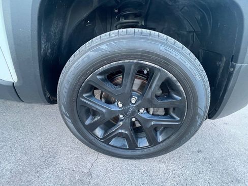Used 2017 Jeep Renegade Altitude AWD/4WD image 9