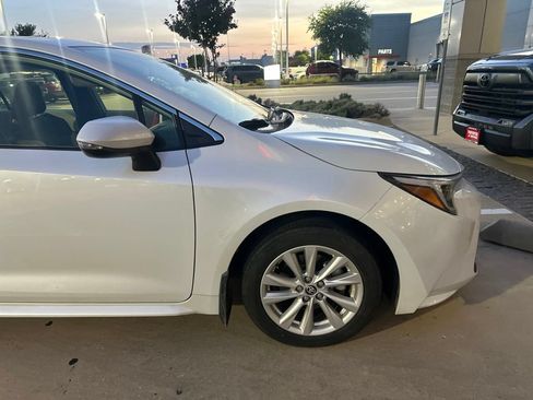 Used 2025 Toyota Corolla XLE FWD image 7