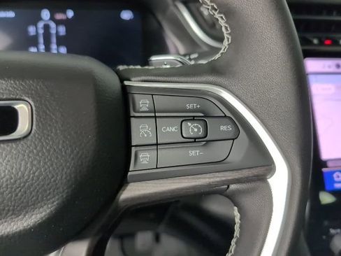 New 2025 Jeep Grand Cherokee L Limited w/ Black Appearance Package AWD/4WD image 15