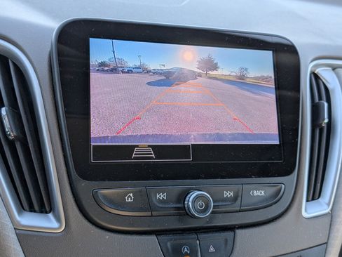 Used 2023 Chevrolet Malibu LT image 9