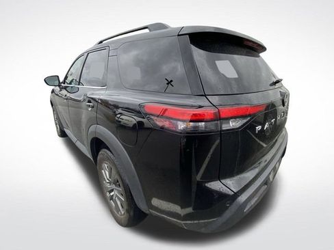 Used 2024 Nissan Pathfinder SV image 7