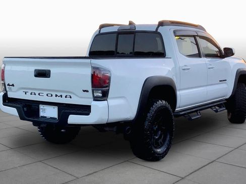 Used 2018 Toyota Tacoma SR w/ SR Convenience Package AWD/4WD image 12
