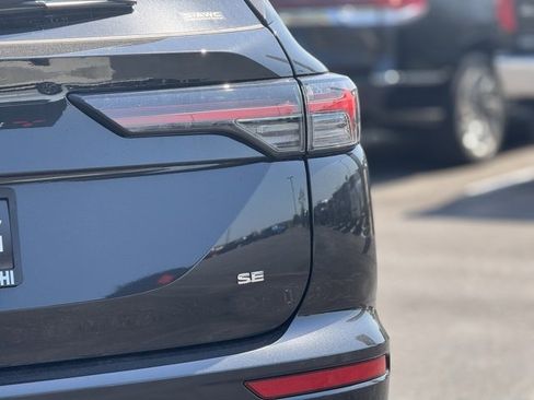 New 2025 Mitsubishi Outlander SE image 10