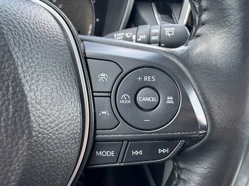 Used 2025 Toyota Corolla Cross XLE FWD image 21
