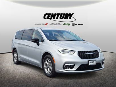 Used 2024 Chrysler Pacifica Limited