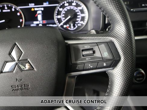 Used 2024 Mitsubishi Outlander SE Black Edition image 4