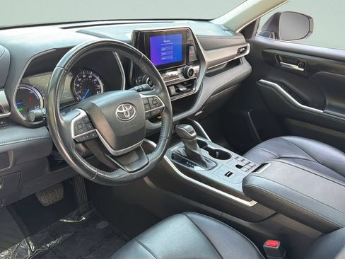 Used 2023 Toyota Highlander XLE FWD image 34