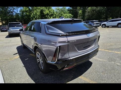 Used 2025 Cadillac Lyriq Luxury AWD/4WD image 4