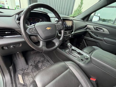 Used 2022 Chevrolet Traverse LT w/ LT Premium Package AWD/4WD image 7