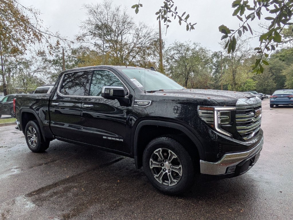 Used 2025 GMC Sierra 1500 SLT AWD/4WD image 1