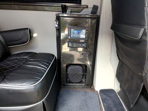 Used 2017 Mercedes-Benz Sprinter 2500 image 36