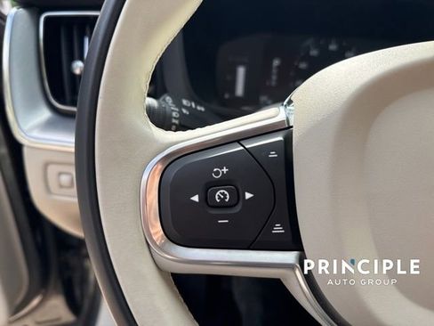 Used 2019 Volvo XC60 T5 Momentum w/ Premium Package image 20