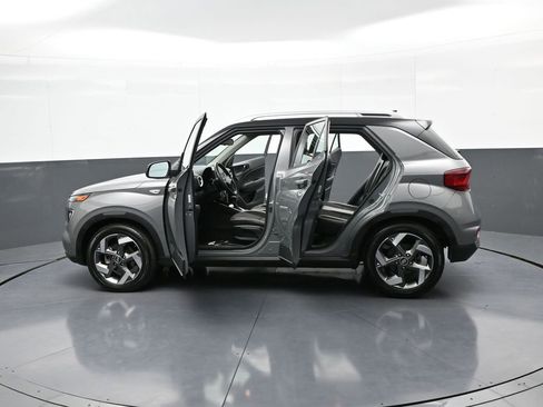 Certified 2022 Hyundai Venue Limited FWD image 40