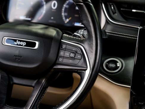 Used 2021 Jeep Grand Cherokee L Limited w/ Luxury Tech Group II image 28