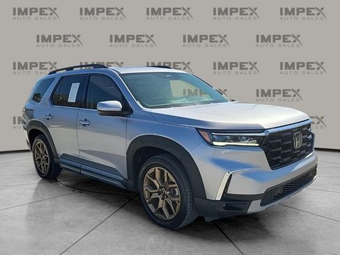 Used 2024 Honda Pilot Touring image 7