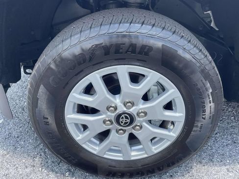 Used 2025 Toyota Tacoma SR5 AWD/4WD image 7