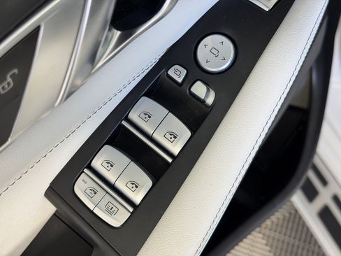 Used 2023 BMW X7 xDrive40i w/ Premium Package image 19