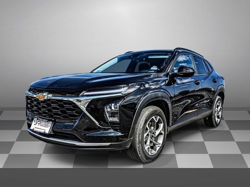 Certified 2025 Chevrolet Trax LT image 3