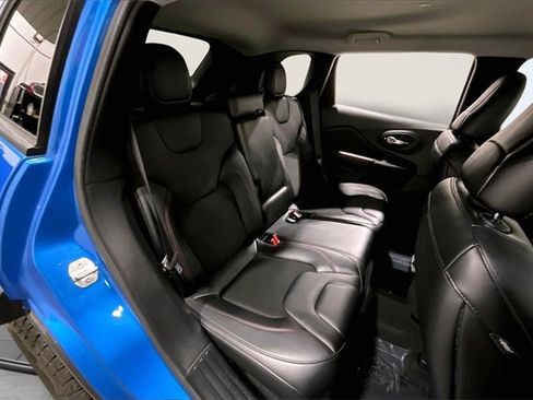 Used 2021 Jeep Cherokee Trailhawk w/ Comfort/Convenience Group image 27