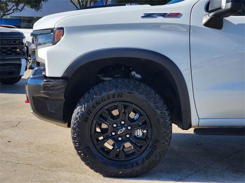 Used 2024 Chevrolet Silverado 1500 ZR2 w/ Technology Package image 8