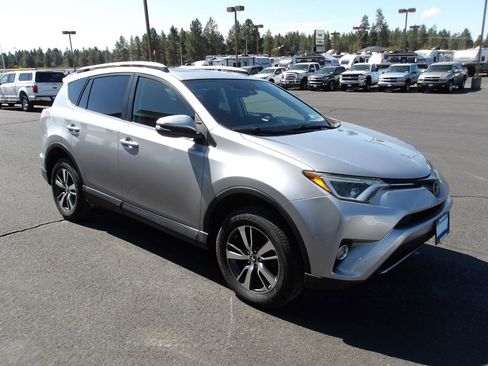 Used 2018 Toyota RAV4 XLE AWD/4WD image 7