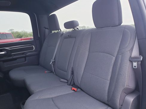 Used 2024 RAM 2500 Big Horn w/ Sport Appearance Package image 24