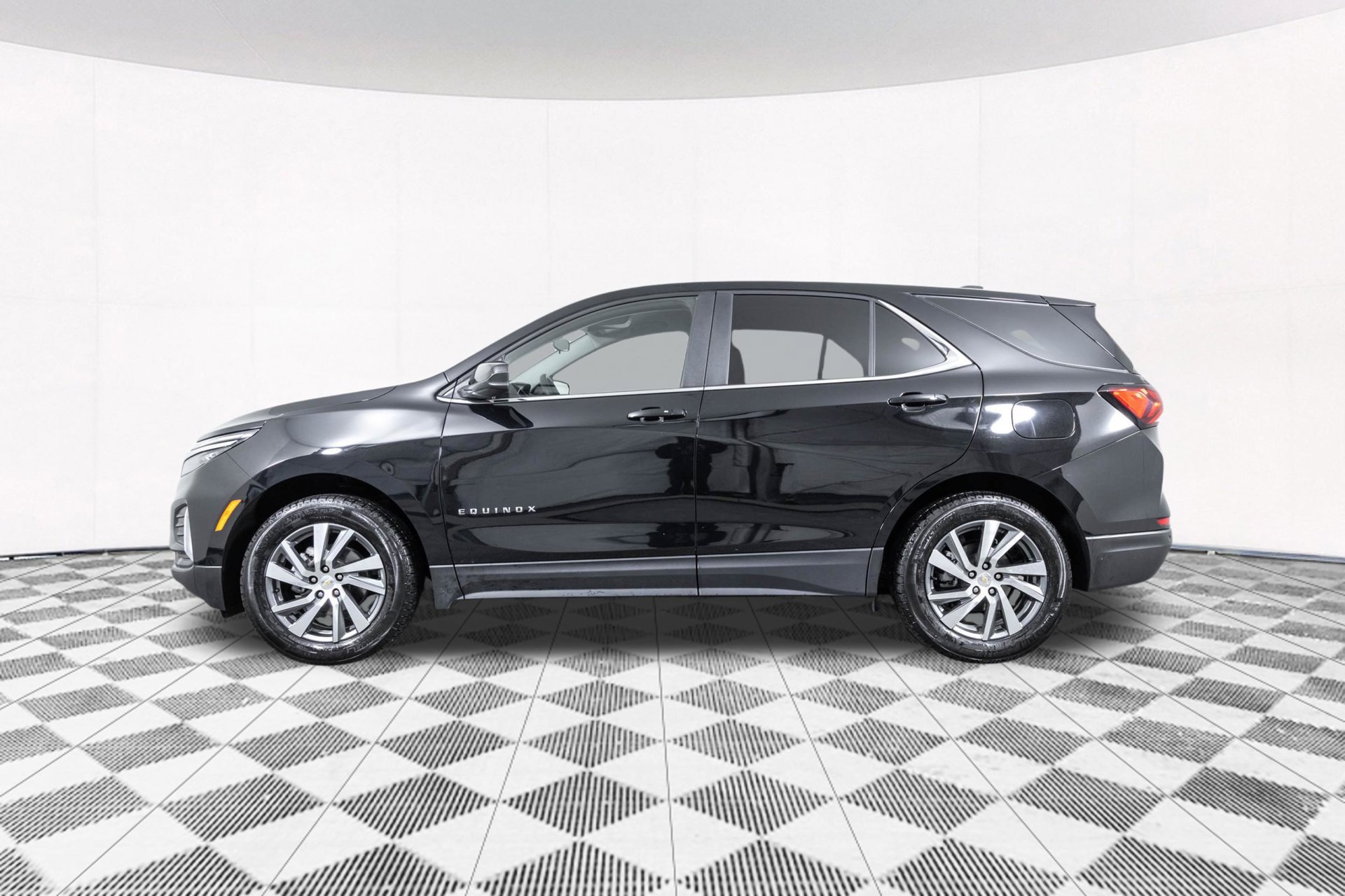 Used 2024 Chevrolet Equinox LT w/ LPO, Floor Liner Package AWD/4WD image 14