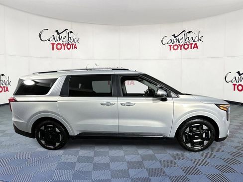 Used 2025 Kia Carnival EX image 8