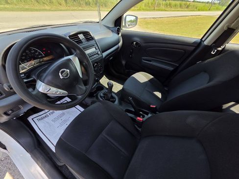 Used 2018 Nissan Versa S FWD image 3