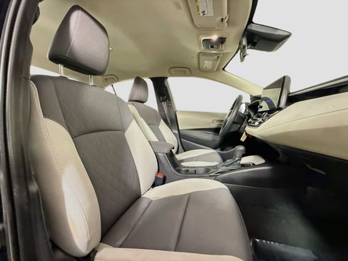 Used 2025 Toyota Corolla LE FWD image 29