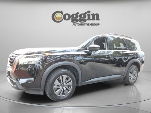 Used 2024 Nissan Pathfinder SV image 1