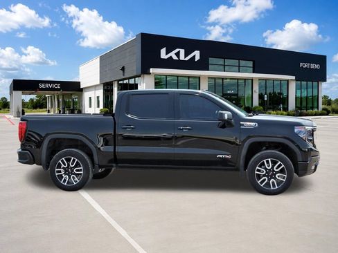 Used 2023 GMC Sierra 1500 AT4 w/ Technology Package AWD/4WD image 4