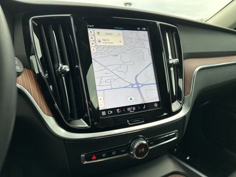 Certified 2025 Volvo V60 B5 Cross Country Plus image 23
