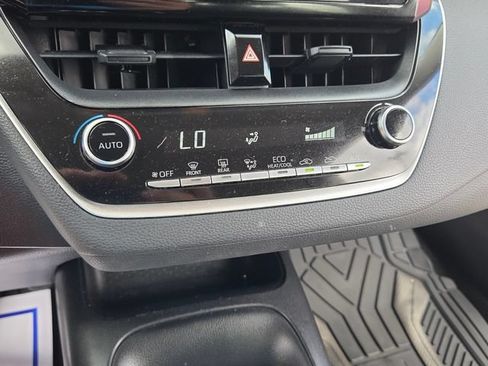 Used 2022 Toyota Corolla LE FWD image 19