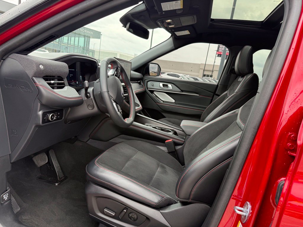 Used 2025 Ford Explorer ST AWD/4WD image 11