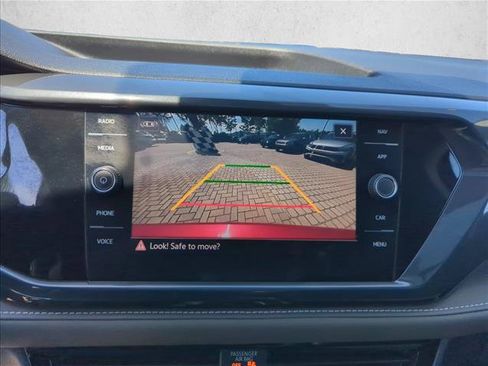 Used 2022 Volkswagen Taos SEL w/ Panoramic Sunroof Package FWD image 27