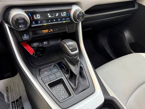 Used 2019 Toyota RAV4 XLE Premium image 31