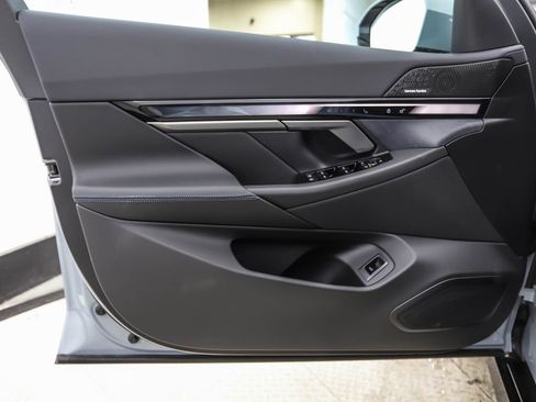 New 2026 BMW i5 eDrive40 w/ Executive Package image 9