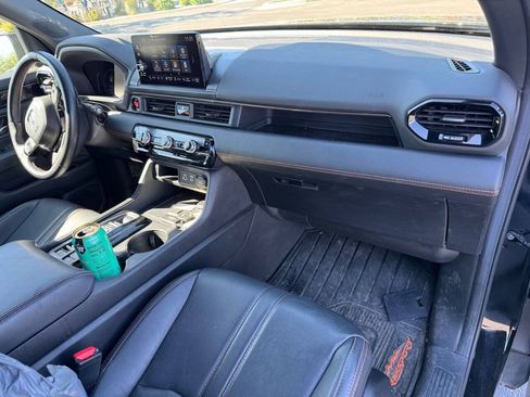 Used 2025 Honda Pilot TrailSport image 19