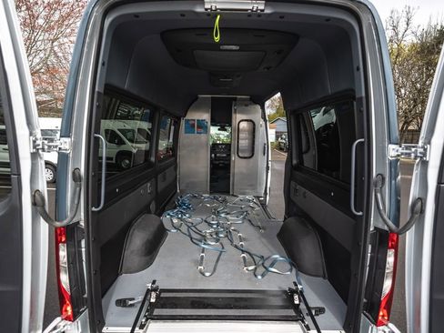 Used 2019 Mercedes-Benz Sprinter 2500 image 28