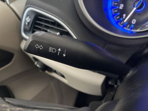 Used 2022 Chrysler Pacifica Touring-L image 61