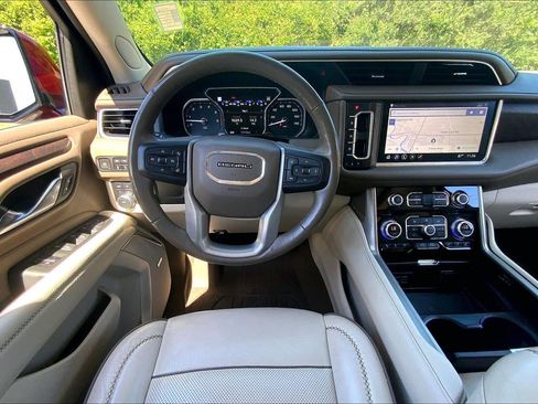 Used 2021 GMC Yukon Denali AWD/4WD image 5