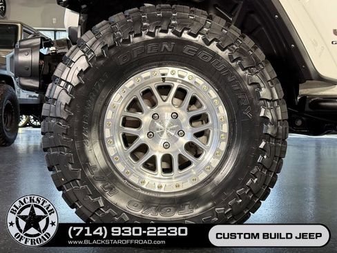 Used 2023 Jeep Gladiator Mojave w/ LED Lighting Group AWD/4WD image 25
