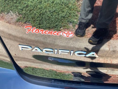Used 2024 Chrysler Pacifica Touring-L FWD image 15