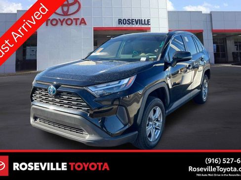 Used 2023 Toyota RAV4 LE AWD/4WD image 1