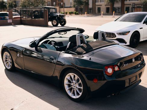 Used 2005 BMW Z4 2.5i image 6