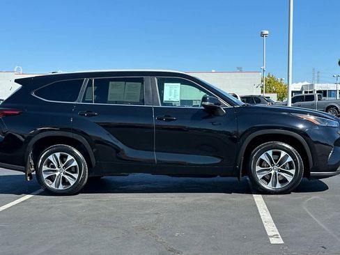 Used 2024 Toyota Highlander XLE image 6