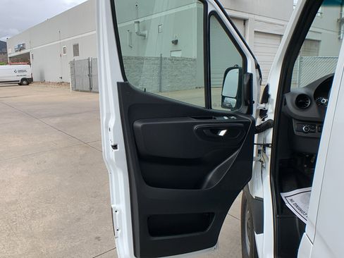 Used 2020 Mercedes-Benz Sprinter 3500 image 8