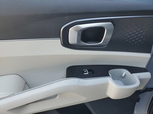 Used 2025 Kia Sorento S w/ Panoramic Sunroof Package FWD image 11