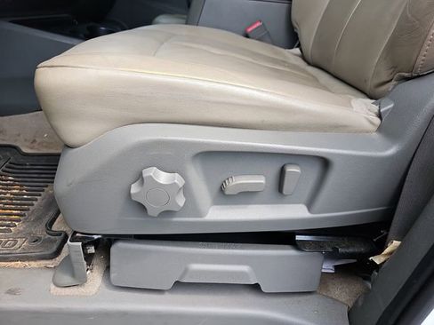 Used 2013 Nissan NV 3500 SL w/ Technology Pkg RWD image 12